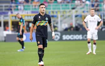 Italy, Milan, sept 18 2021: Lautaro Martinez (Inter striker) waiting for a goalkeeper-throw in the first half during football match FC INTER vs BOLOGNA, Serie A 2021-2022 day4 , San Siro stadium (Photo by Fabrizio Andrea Bertani/Pacific Press/Sipa USA)
