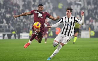 TURIN, ITALY - FEBRUARY 18:  Gleison Bremer of Torino FC in action against Dusan Vlahovic of Juventus during the Serie A match between Juventus and Torino FC at Allianz Stadium on February 18, 2022 in Turin, Italy.  (Photo by Valerio Pennicino/Getty Images)