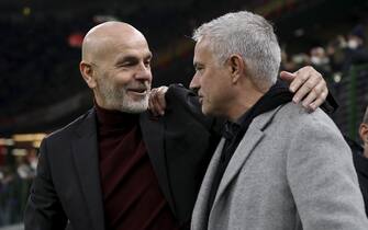 MILAN, ITALY - JANUARY 06: Stefano Pioli (L) Head coach of AC Milan and Jose' Mourinho (R) Head coach of AS Roma during the Serie A match between AC Milan and AS Roma at Stadio Giuseppe Meazza on January 06, 2022 in Milan, Italy. (Photo by Giuseppe Cottini/Getty Images)