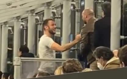 De Vrij regala la sua maglia a Sneijder. VIDEO