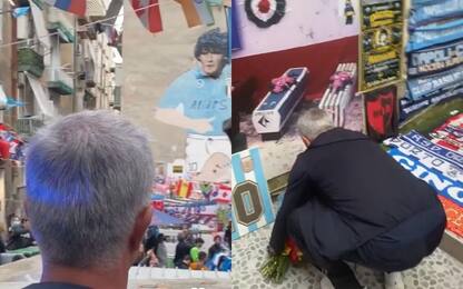 Mourinho al murale di Maradona a Napoli. VIDEO