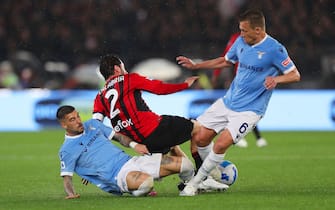 ROME, ITALY - APRIL 24: Davide Calabria of AC Milan is challenged by Lucas Leiva and Mattia Zaccagni of SS Lazio during the Serie A match between SS Lazio and AC Milan at Stadio Olimpico on April 24, 2022 in Rome, Italy. (Photo by Paolo Bruno/Getty Images)