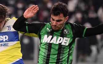 (220211) -- TURIN, Feb. 11, 2022 (Xinhua) -- Juventus' Dusan Vlahovic (L) vies with Sassuolo's Kaan Ayhan during the Italy Cup Quarterfinal football match between FC Juventus and Sassuolo in Turin , Italy, Feb.10, 2022. (Photo by Federico Tardito/Xinhua) - Federico Tardito -//CHINENOUVELLE_1.1062/2202110833/Credit:CHINE NOUVELLE/SIPA/2202110850