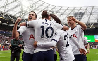 Tottenham Hotspur's Harry Winks (left) celebrates after Harry Kane (centre) scores his side's third goal of the game during the Premier League match at the London Stadium.