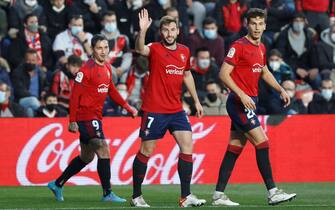 epa09750498 Osasuna's midfielder Jon Moncayola (C) celebrates after scoring the 0-1 goal during the Spanish LaLiga soccer match between Rayo Vallecano and CA Osasuna held at Vallecas stadium, in Madrid, Spain, 12 February 2022.  EPA/MARISCAL