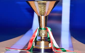 IL trofeo del campionato esposto durante la presentazione del calendario 2017/2018 della Serie A nella sede Sky di Milano, 26 luglio 2017. ANSA/ DANIEL DAL ZENNARO
