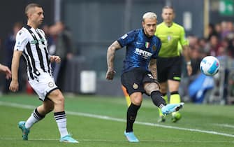 Udinese's Gerard Deulofeu (L) and Inter's Federico Di Marco in action during the Italian Serie A soccer match Udinese Calcio vs FC Internazionale at the Friuli - Dacia Arena stadium in Udine, Italy, 1 May 2022. ANSA/GABRIELE MENIS