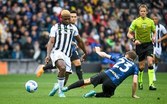 Udinese's Isaac Success hindered by Inter's Nicolo Barella  during  Udinese Calcio vs Inter - FC Internazionale, italian soccer Serie A match in Udine, Italy, May 01 2022