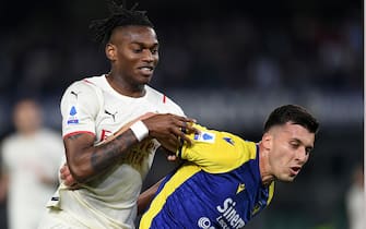 VERONA, ITALY - MAY 08:  Rafael Leao of AC Milan  competes for the ball with NicolÃ² Casale of Hellas Verona during the Serie A match between Hellas Verona FC and AC Milan at Stadio Marcantonio Bentegodi on May 08, 2022 in Verona, Italy. (Photo by Alessandro Sabattini/Getty Images)
