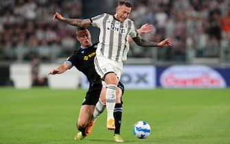 TURIN, ITALY - MAY 16: Federico Bernardeschi of Juventus battles for possession with Adam Marusic of SS Lazio during the Serie A match between Juventus and SS Lazio at Allianz Stadium on May 16, 2022 in Turin, Italy. (Photo by Emilio Andreoli/Getty Images)