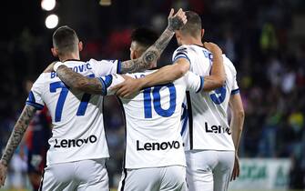 Cagliari vs Inter - Serie A TIM 2021/2022 Foto LaPresse/Tocco Alessandro
15/05/2022 Cagliari(Italia)
Sport Calcio
Cagliari Calcio vs FC Inter
Serie A TIM 2021/2022
Stadio "Unipol Domus"
Nella foto: esultanza di Lautaro Martinez (FC Inter); dopo il gol 0-2
Photo LaPresse/Alessandro Tocco
May 15, 2022 Cagliari (Italy)
Sport Soccer
Cagliari Calcio vs FC Inter
League A TIM 2021/2022
"Unipol Domus" Stadium 
In the picture: Lautaro Martinez (FC Inter); Celebrates after goal 0-2