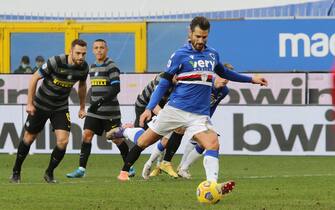 Sampdoria vs Inter - Serie A TIM 2020/2021 Foto LaPresse - Tano Pecoraro
06 01 2021 Genova - (Italia)
Sport Calcio
Sampdoria vs Inter
Campionato di Calcio Serie A TIM 2020/2021 - Stadio "Luigi Ferraris"
nella foto: candreva antonio realizza il rigore
Photo LaPresse - Tano Pecoraro
06 January 2021 City Genova - (Italy)
Sport Soccer
Sampdoria vs Inter
Italian Football Championship League A TIM 2020/2021 - "Luigi Ferraris" Stadium
in the pic: candreva antonio scores the penalty