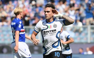 Inter Milan's Argentina's forward Lautaro Martinez celebrates after scoring his team's second goal during the Italian Serie A football match between Sampdoria and Inter Milan at the Luigi Ferraris Stadium in Genoa on September 12, 2021. (Photo by Marco BERTORELLO / AFP) (Photo by MARCO BERTORELLO/AFP via Getty Images)