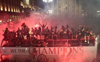 Che festa per il Milan: parata e delirio di tifosi