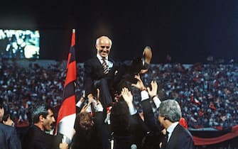 AC Milan head coach Arrigo Sacchi celebrates the victory of the Serie A 1987-88, Italy. (Photo by Alessandro Sabattini/Getty Images)