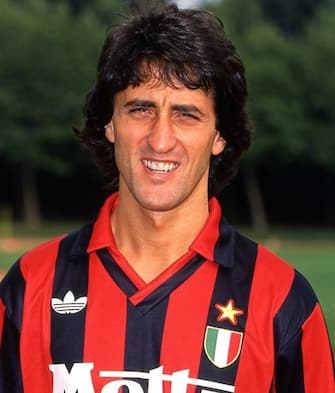 ITALY - UNSPECIFIED: Fernando De Napoli of AC Milan poses for photo during the Serie A 1992-93, Italy. (Photo by Alessandro Sabattini/Getty Images)