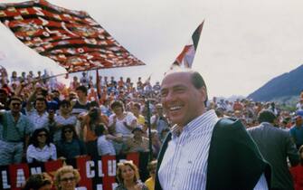 MILANELLO, ITALY - JANUARY 01:  Silvio Berlusconi attends a training session of his football team A.C. Milan in 1993 ca. in Milanello, Italy  (Photo by Franco Origlia/Getty Images)