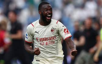 Fikayo Tomori (AC Milan) celebrates after winning the Serie A championship  during  US Sassuolo vs AC Milan, italian soccer Serie A match in Reggio Emilia, Italy, May 22 2022
