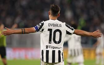 TURIN, ITALY - NOVEMBER 06: Paulo Dybala of Juventus reacts during the Serie A match between Juventus FC and ACF Fiorentina at Allianz Stadium on November 06, 2021 in Turin, Italy. (Photo by Jonathan Moscrop/Getty Images)