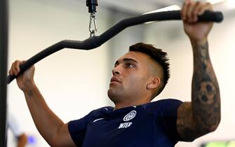 COMO, ITALY - JULY 08: Lautaro Martinez of FC Internazionale in action during the FC Internazionale training session at the club's training ground Suning Training Center on July 08, 2022 in Como, Italy. (Photo by Mattia Ozbot - Inter/Inter via Getty Images)