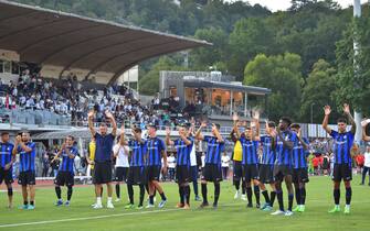 LUGANO, SWITZERLAND - JULY 12: Team of FC Internazionale greet the fan after the friendly match pre-season between FC Lugano and FC Internazionale on July 12, 2022 in Lugano, Switzerland. (Photo by Mattia Pistoia - Inter/Inter via Getty Images)