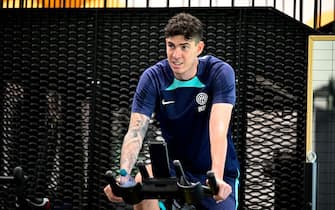 COMO, ITALY - JULY 13: Alessandro Bastoni of FC Internazionale in action during the FC Internazionale training session at the club's training ground Suning Training Center on July 13, 2022 in Como, Italy. (Photo by Mattia Ozbot - Inter/Inter via Getty Images)