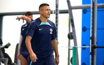 COMO, ITALY - JULY 13: Alexis Sanchez of FC Internazionale looks on during the FC Internazionale training session at the club's training ground Suning Training Center on July 13, 2022 in Como, Italy. (Photo by Mattia Ozbot - Inter/Inter via Getty Images)