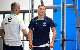COMO, ITALY - JULY 13: NicolÃ² Barella of FC Internazionale smile during the FC Internazionale training session at the club's training ground Suning Training Center on July 13, 2022 in Como, Italy. (Photo by Mattia Ozbot - Inter/Inter via Getty Images)