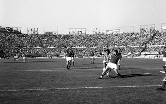 TURIN, ITALY - OCTOBER 03: Juventus player Pietro Anastasi scoring a goal during  Juventus - Catanzaro on October 03, 1971 in Turin, Italy. (Photo by Juventus FC - Archive/Juventus FC via Getty Images)