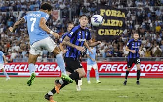 Lazio's Felipe Anderson (L) in action during the Italian Serie A soccer match between Lazio and Inter at the Olimpico stadium in Rome, Italy, 26 August 2022.
ANSA/FABIO FRUSTACI