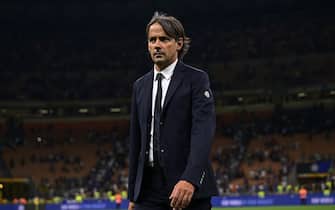 MILAN, ITALY - AUGUST 30:  Head coach of FC Internazionale Simone Inzaghi looks on at the end of the Serie A match between FC Internazionale and US Cremonese at Stadio Giuseppe Meazza on August 30, 2022 in Milan, Italy. (Photo by Mattia Ozbot - Inter/Inter via Getty Images)