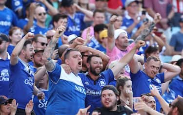 Everton supporters chant during the Sydney Super Cup match Celtic vs Everton at Accor Stadium, Sydney, Australia. 20th Nov, 2022. (Photo by Patrick Hoelscher/News Images) Credit: News Images LTD/Alamy Live News