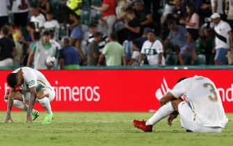 epa10133956 Elche players react at the end of the Spanish LaLiga soccer match between Elche CF and UD Almeria held at Martinez-Valero Stadium, in Elche, Alicante, eastern Spain, 22 August 2022.  EPA/Manuel Lorenzo