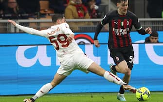 Roma’s Nicola Zalewski (L) challenges for the ball  AC Milan’s Alexis Saelemaekers during the Italian serie A soccer match between AC Milan and As Roma at Giuseppe Meazza stadium in Milan, 8 January 2022.
ANSA / MATTEO BAZZI