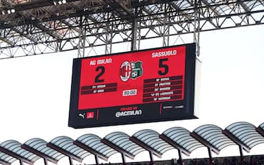 MILAN, ITALY - JANUARY 29: The LED board shows the final score line of 2-5 after the Serie A match between AC MIlan and US Sassuolo at Stadio Giuseppe Meazza on January 29, 2023 in Milan, Italy. (Photo by Marco Luzzani/Getty Images)