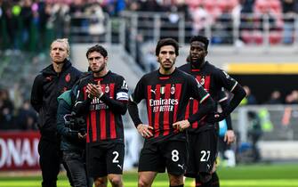 MILAN, ITALY - JANUARY 29: AC Milan players gesture after the Italian Serie A football match AC Milan vs Sassuolo at San Siro stadium in Milan, Italy on January 29, 2023 (Photo by Piero Cruciatti/Anadolu Agency via Getty Images)