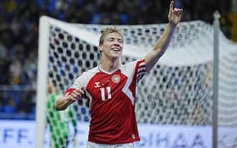 epa10544051 Denmark's Rasmus Hojlund celebrates after scoring the 1-0 lead during the UEFA Euro 2024 qualification soccer match between Kazakhstan and Denmark at Astana Arena in Astana, Kazakhstan, 26 March 2023.  EPA/Bo Amstrup  DENMARK OUT