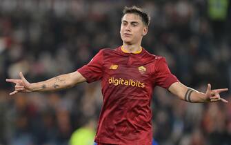 Foto Alfredo Falcone/LaPresse 02 Aprile 2023 - Roma, Italia - sport, calcio - Roma vs Sampdoria - Campionato italiano di calcio Serie A TIM 2022/2023 - Stadio Olimpico. Nella foto: esultanza Paulo Dybala (AS Roma) dopo il gol 2-0 

April 02, 2023 Rome, Italy - sport, soccer - Roma vs Sampdoria - Italian Serie A Football Championship 2022/2023 - Olimpic Stadium. In the pic: Paulo Dybala of AS Roma celebrates after goal 2-0