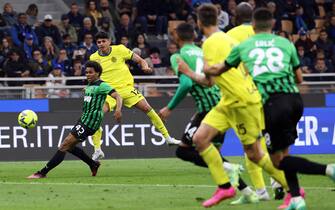The owngoal goal of Sassuolo's Ruan Tressoldi during the Italian serie A soccer match between Fc Inter  and Sassuolo Giuseppe Meazza stadium in Milan, 13 May  2023.
ANSA / MATTEO BAZZI