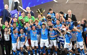 Napoli's Italian defender Giovanni Di Lorenzo (C) holds the Italian Scudetto Championship trophy as he and his teammates celebrate winning the 2023 Scudetto championship title on June 4, 2023, following the Italian Serie A football match between Napoli and Sampdoria at the Diego-Maradona stadium in Naples. (Photo by Alberto PIZZOLI / AFP) (Photo by ALBERTO PIZZOLI/AFP via Getty Images)