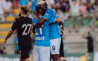 Osimhen e Simeone show: Napoli batte Hatayspor 4-0