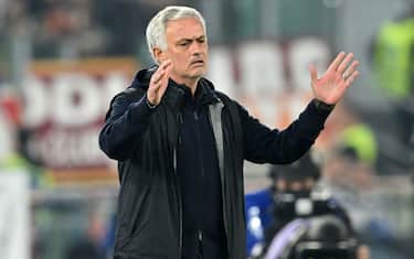 Dallo sfogo al derby: Mourinho ne cambia cinque