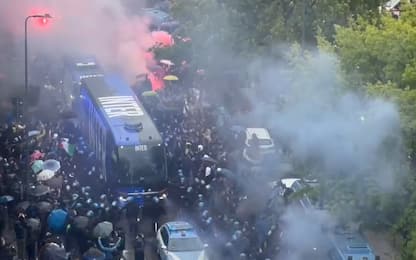 Delirio nerazzurro a San Siro: l'arrivo dell'Inter