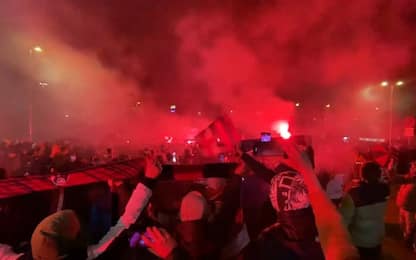 Bologna rientra da Roma: l'accoglienza dei tifosi