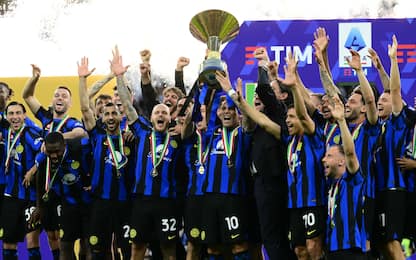 L'Inter riceve la coppa scudetto: la festa LIVE