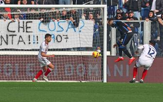 Atalanta's Jose' Luis Palomino scores the goal 1-1 during the Italian Serie A soccer match Atalanta BC vs Cagliari at the Gewiss Stadium in Bergamo, Italy, 6 February 2022.
ANSA/PAOLO MAGNI