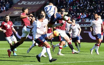 Torino’s Gleison Bremer and Cagliari’s Alberto Grassi in action during the italian Serie A soccer match Torino FC vs Cagliari Calcio at the Olimpico grande Torino Stadium in Turin, Italy, 27 february 2022 ANSA/ALESSANDRO DI MARCO