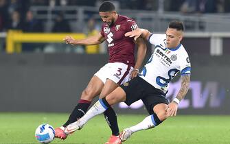 Torino’s Gleison Bremer and Inter’s Lautaro Martinez in action during the italian Serie A soccer match Torino FC vs FC Inter at the Olimpico Gtande Torino Stadium in Turin, Italy, 13 March 2022 ANSA/ALESSANDRO DI MARCO