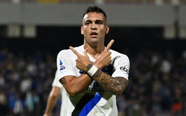 Inter's Lautaro Martinez jubilates after scoring the second goal during the Italian Serie A soccer match US Salernitana vs FC Inter at the Arechi stadium in Salerno, Italy, 30 September 2023.ANSA/MASSIMO PICA