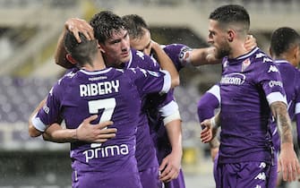 Fiorentina's forward Dusan Vlahovic celebrates with his teammates after scoring during the Italian Serie A soccer match between ACF Fiorentina and FC Crotone at the Artemio Franchi stadium in Florence, Italy, 23 January 2021. ANSA/CLAUDIO GIOVANNINI